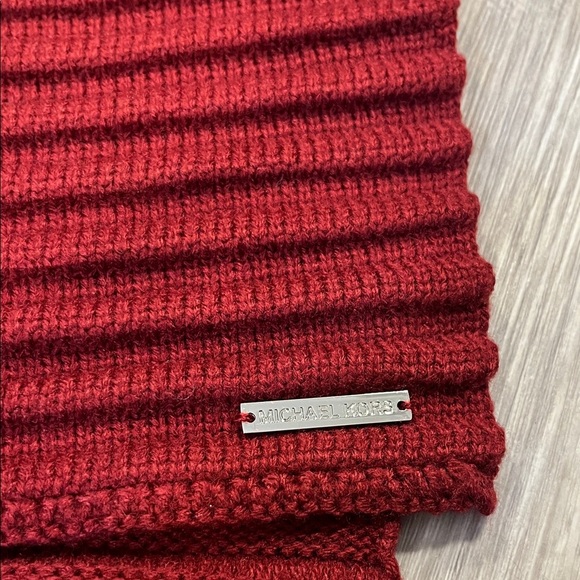 Michael Kors Deep Red Ribbed Knit Scarf 🧣 New with tag - Picture 2 of 5